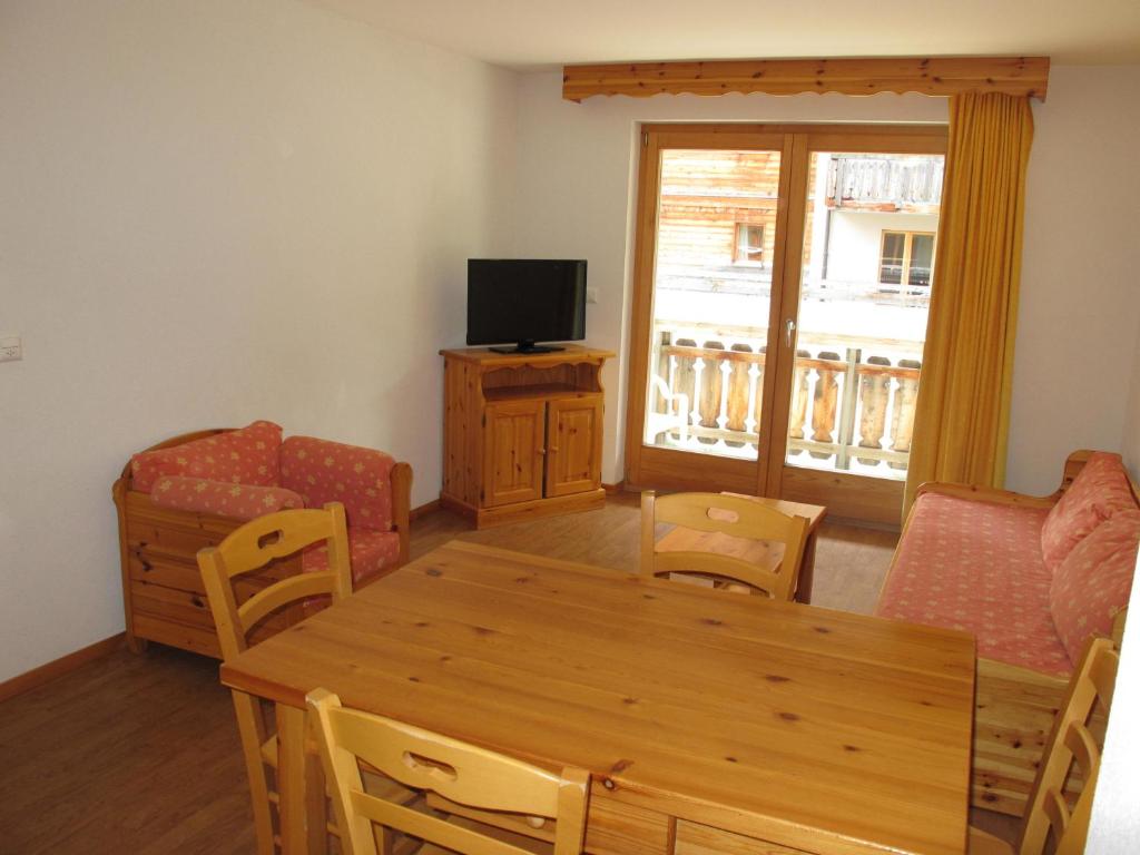 TV a/nebo společenská místnost v ubytování Wohnung GREPPON NEND200 Ski in and Ski out