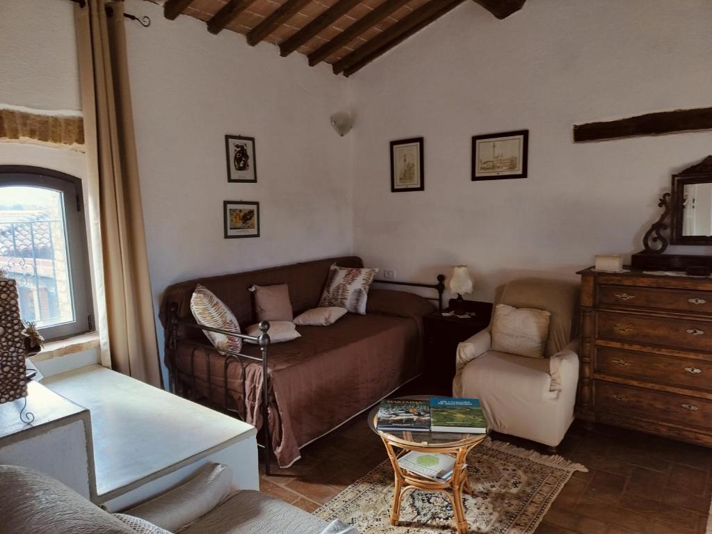 Vecchio Casale Quercetino Exclusive Private Tuscan Estate for 10 with Pool