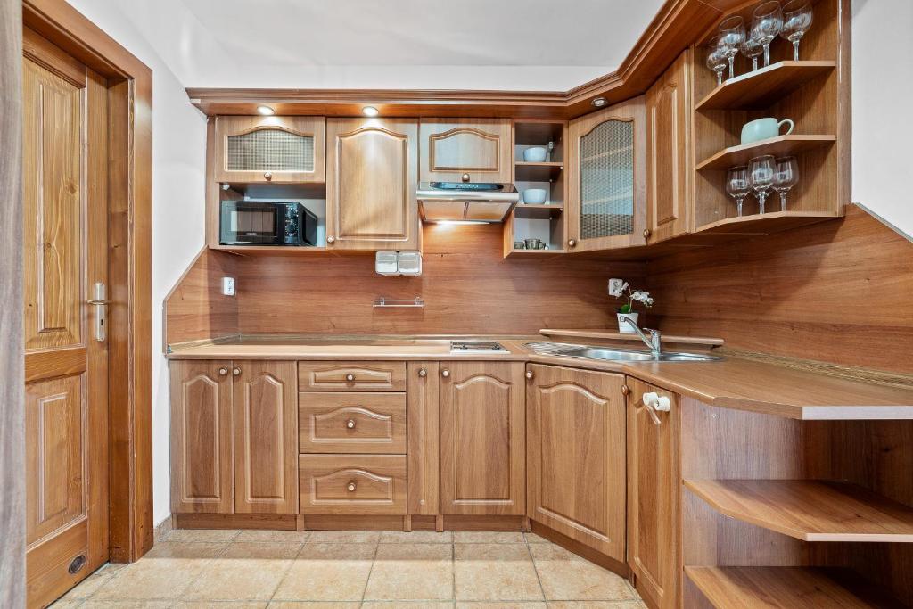 Kuchyň nebo kuchyňský kout v ubytování Prostorný apartmán pro 4 osoby v Beskydech