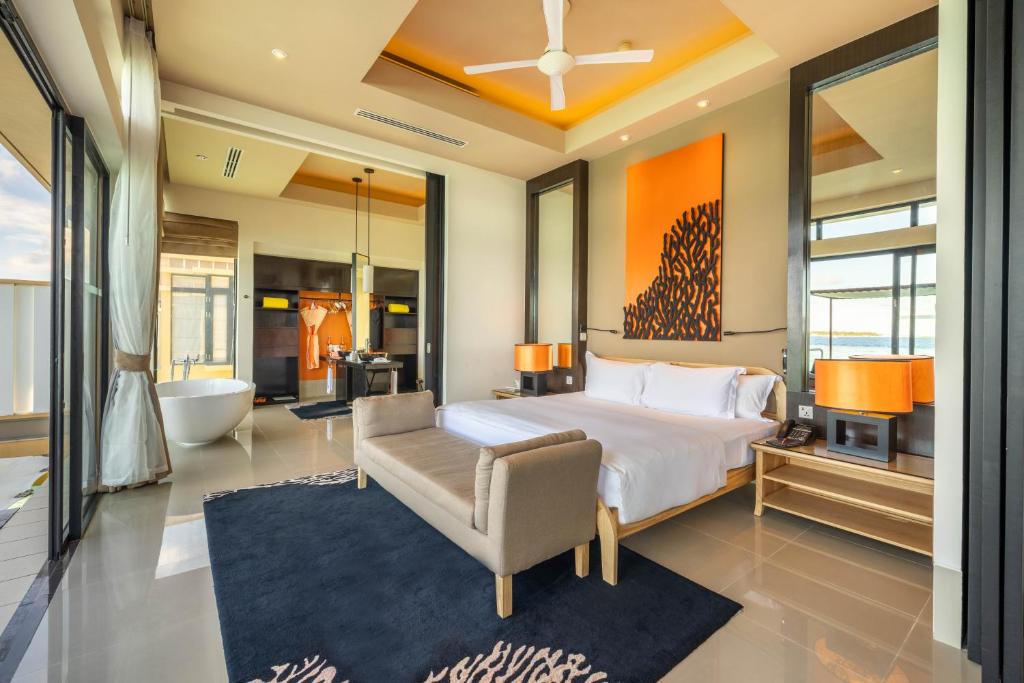 Posezení v ubytování Angsana Velavaru In-Ocean Villas - Enjoy 2 pax 50 percent off seaplane and 2 times free excursions for 4 nights and above, Book Stay period from18 June to 30 Sep 2025
