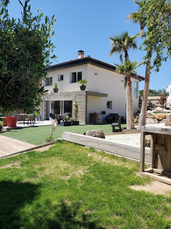 Photo de la galerie de l'établissement Maison familiale avec piscine, à Argelès-sur-Mer