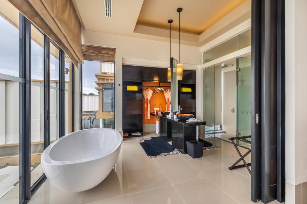 Koupelna v ubytování Angsana Velavaru In-Ocean Villas - Enjoy 2 pax 50 percent off seaplane and 2 times free excursions for 4 nights and above, Book Stay period from18 June to 30 Sep 2025