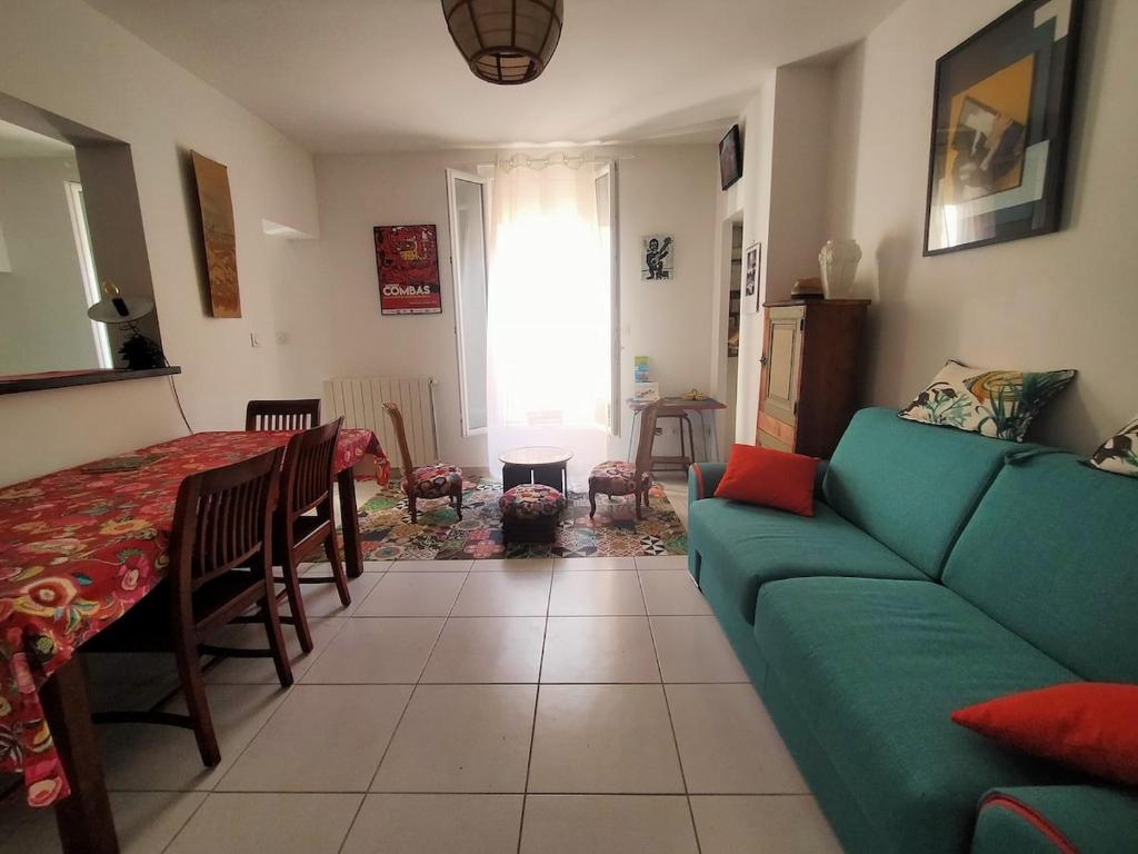 Ruang duduk di Seteanous Appartement T3 quartier historique