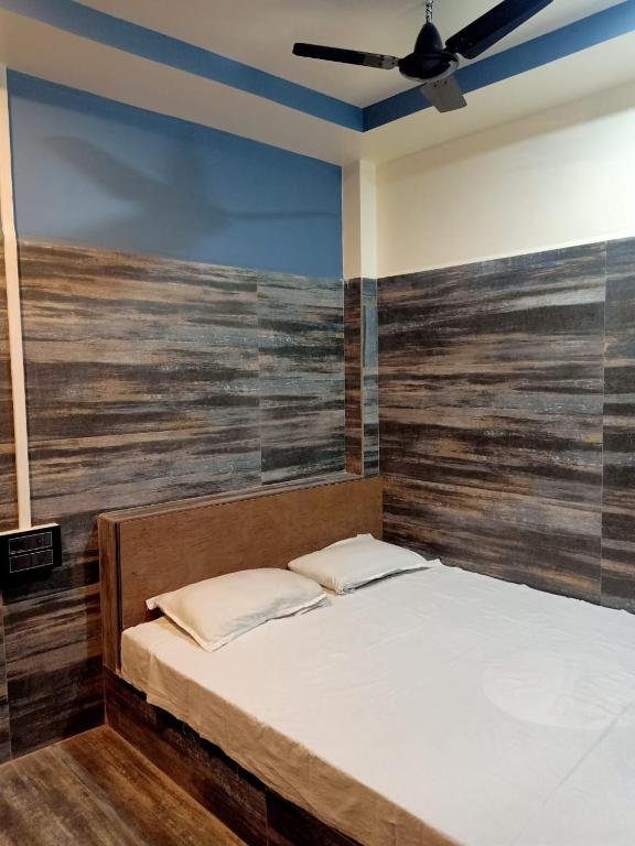 Voodi või voodid majutusasutuse Parivartan Hotel & Lodge toas