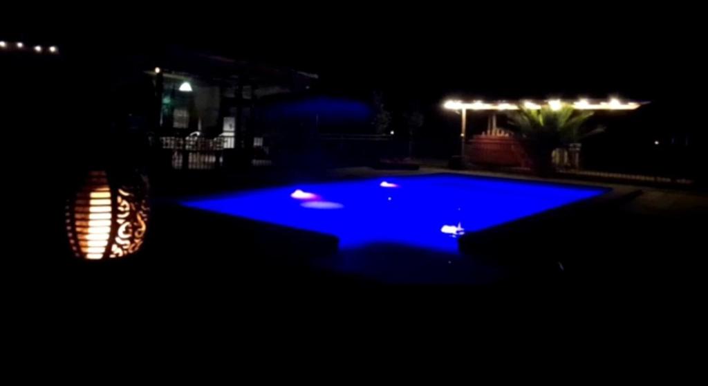 Bazén v ubytování Cabaña hostal nebo v jeho okolí