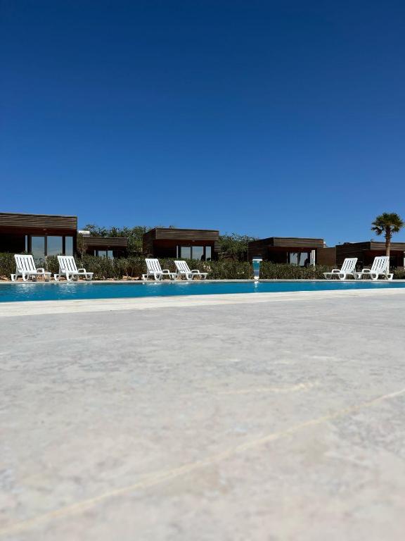La alberca dentro o cerca de Dakhla Camp
