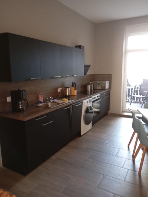 Spremberger City Ferienwohnung - Appartamento Con 2 Camere Da Letto E Terrazza