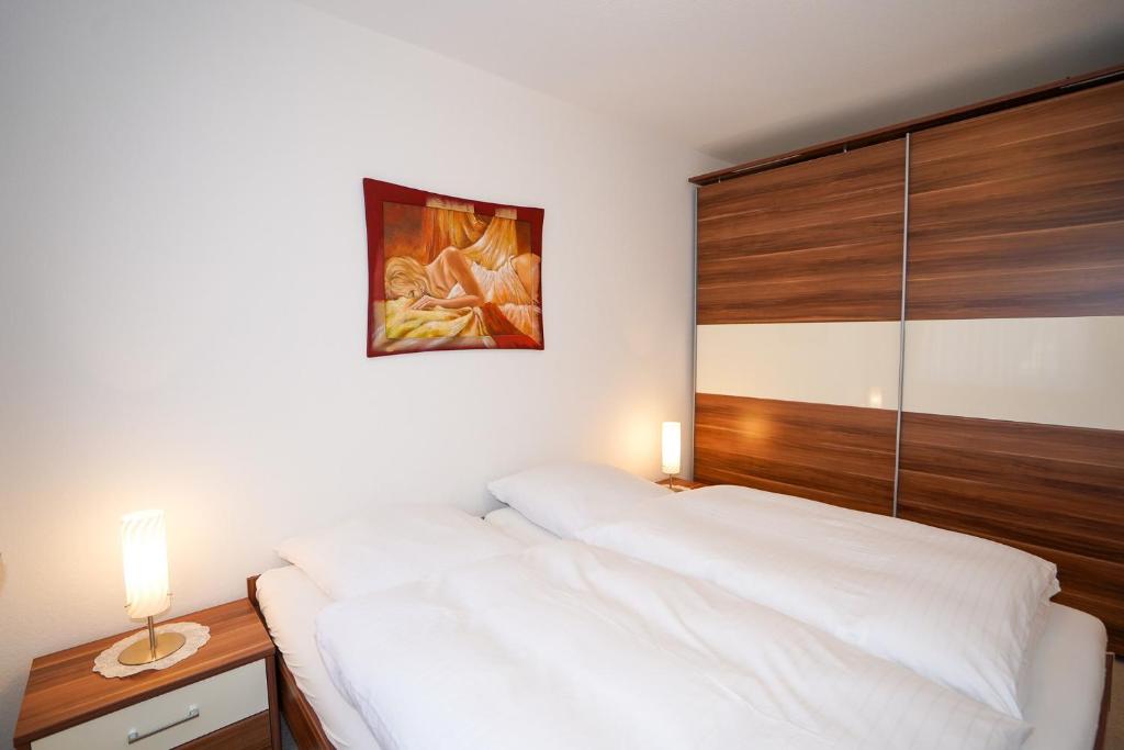 Postel nebo postele na pokoji v ubytování Haus Deichgraf Whg 2