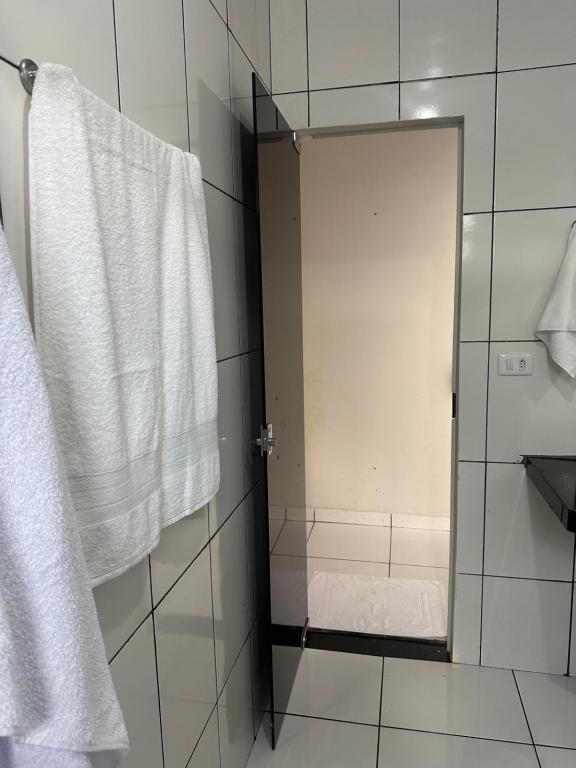 Koupelna v ubytování Casa com dois quartos e piscina em mineiros