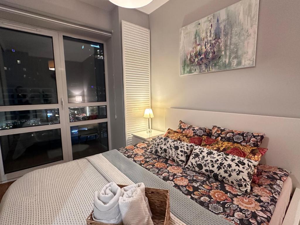 Posteľ alebo postele v izbe v ubytovaní Platinum Towers by CityApartmentsPARKING