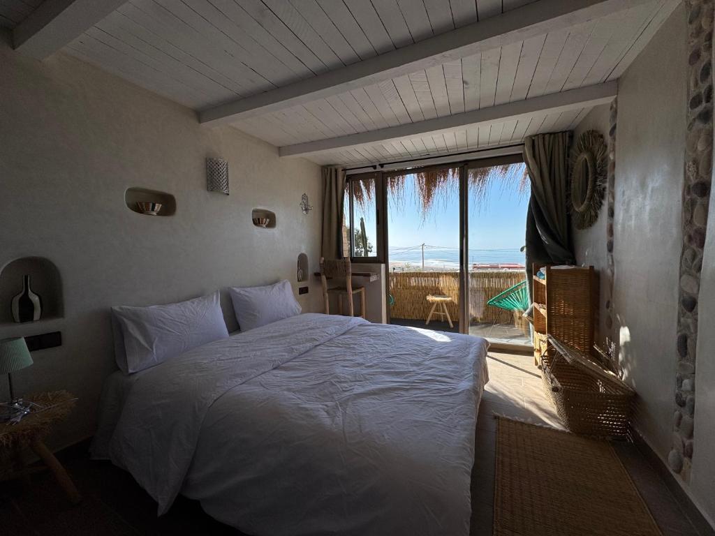 Postel nebo postele na pokoji v ubytování Surf House Lodge