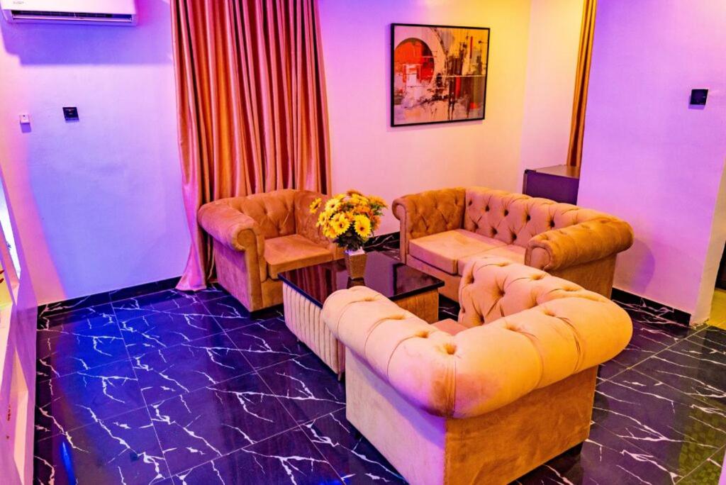 Posezení v ubytování Radiant Hotel & Suites