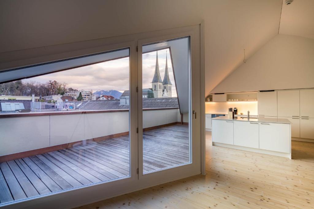 Top City Center Apartments location next to Lion Monument - Resim 11