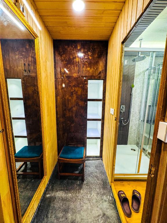 Peacock Houseboats - Deluxe Twin Room