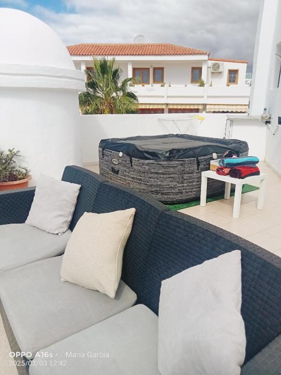 Posedenie v ubytovaní Penthouse Sea View Jacuzzy terrace & pool