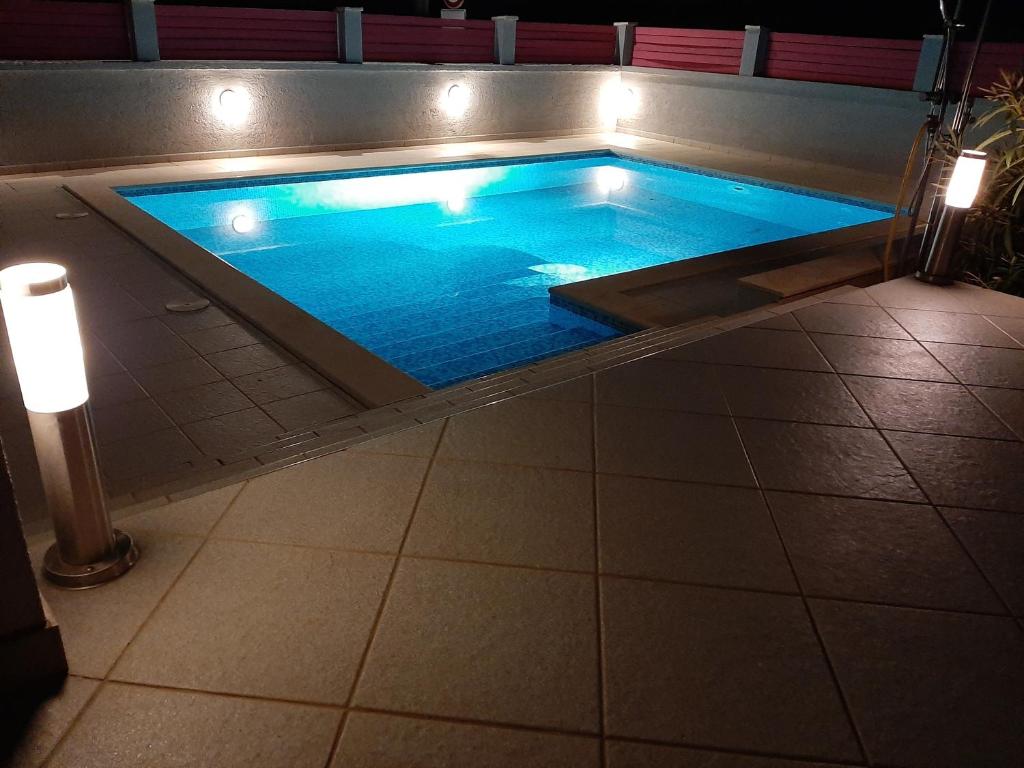 Bazén v ubytovaní Doppelzimmer mit Bad, Terrasse und Pool alebo v jeho blízkosti