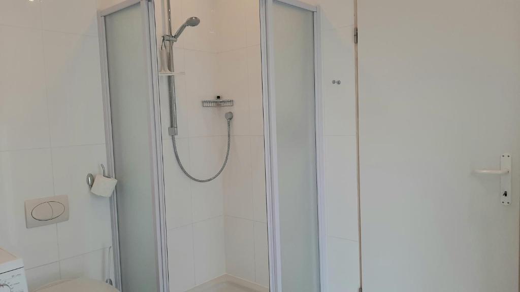 Kúpeľňa v ubytovaní Doppelzimmer mit Bad, Terrasse und Pool