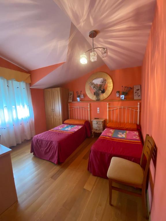 Postel nebo postele na pokoji v ubytování Hostal Monica
