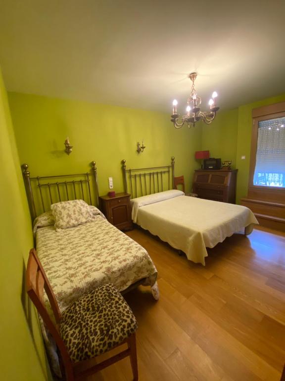 Postel nebo postele na pokoji v ubytování Hostal Monica