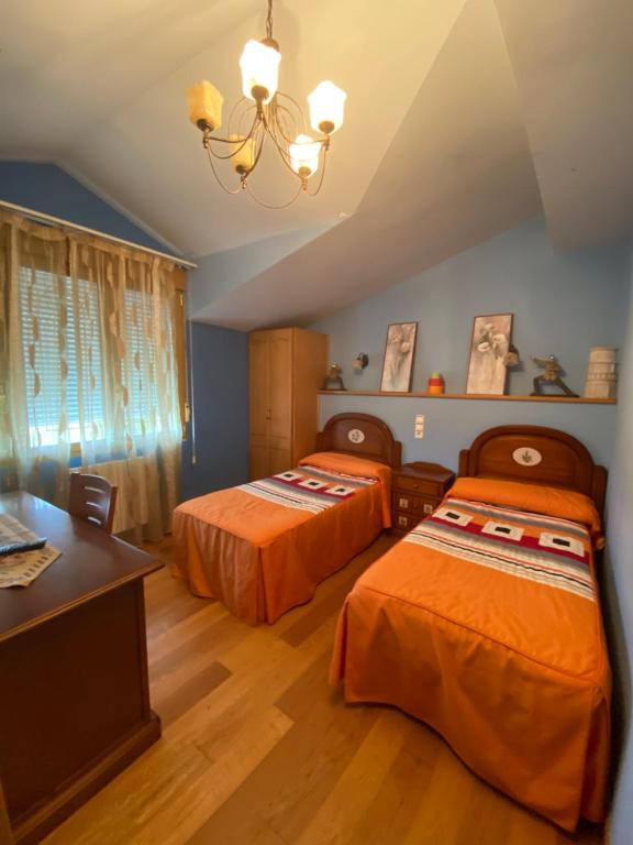 Postel nebo postele na pokoji v ubytování Hostal Monica