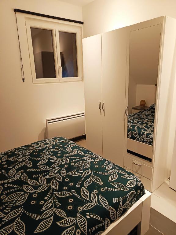 Postel nebo postele na pokoji v ubytování gîte dans endroit atypique
