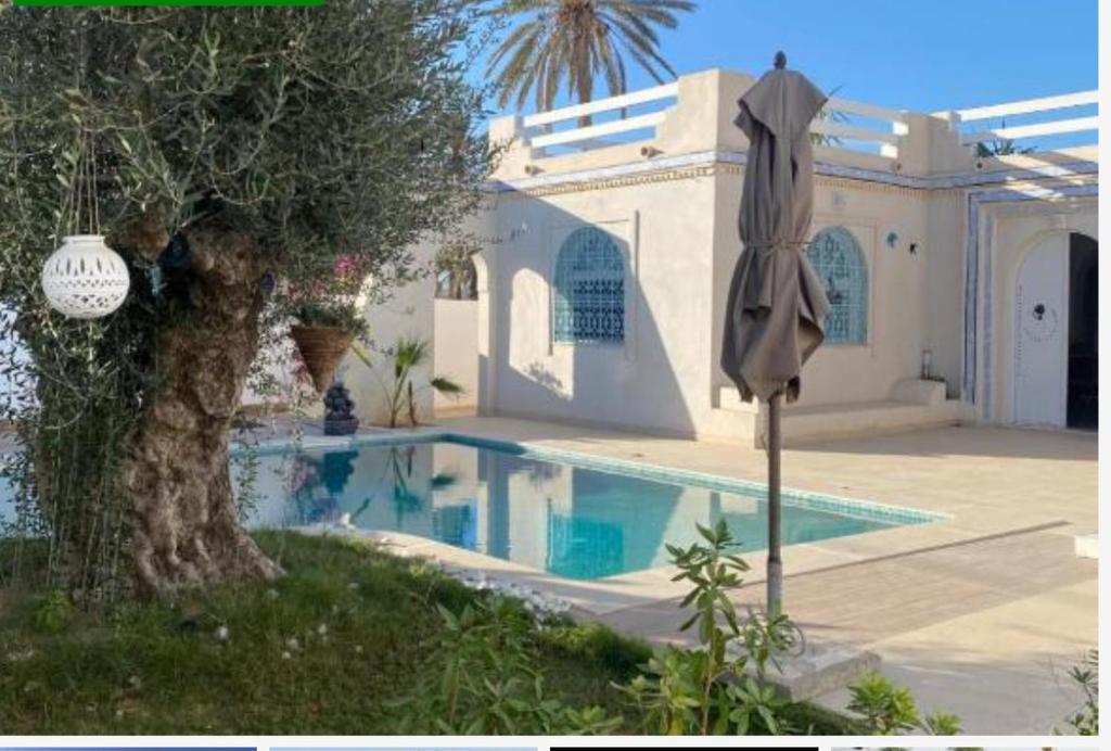 Der Swimmingpool an oder in der Nähe von Dar Mami