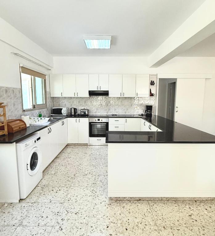 Cuisine ou kitchenette dans l'établissement Himonas Apartments
