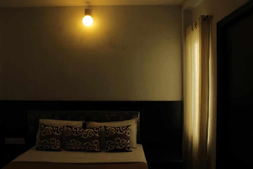 Postel nebo postele na pokoji v ubytování Mount Residency