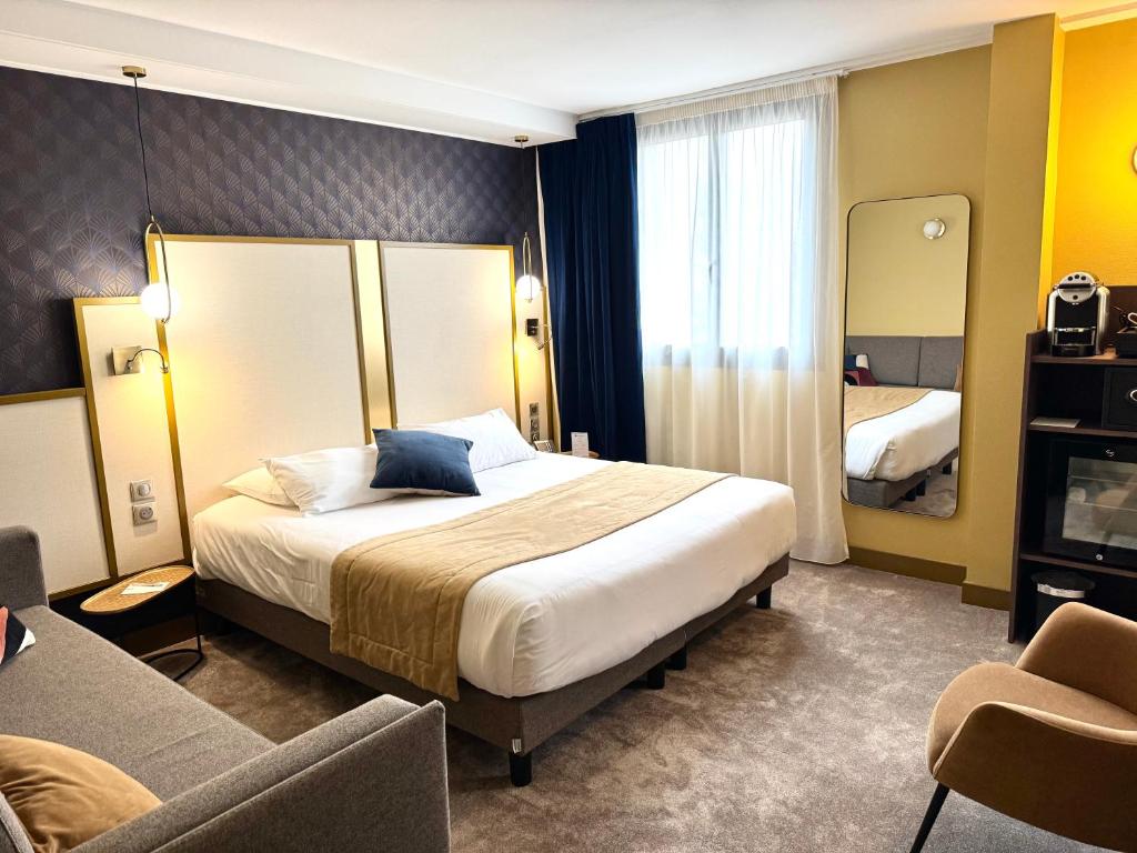 Postel nebo postele na pokoji v ubytování Best Western Hotel Le Quercy