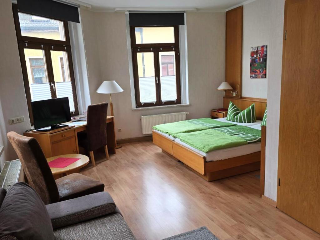 Postel nebo postele na pokoji v ubytování Pension Hotel Turmblick
