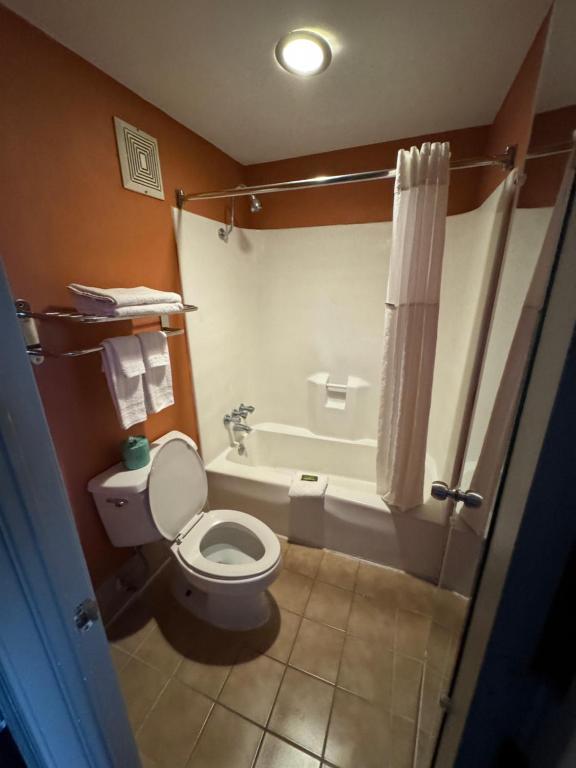 Ein Badezimmer in der Unterkunft labh inc Motel