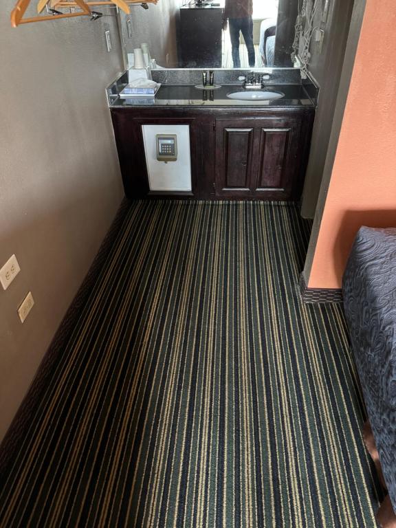 Küche&#47;Küchenzeile in der Unterkunft labh inc Motel