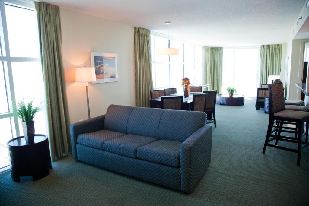 Ein Sitzbereich in der Unterkunft Seaside Resort