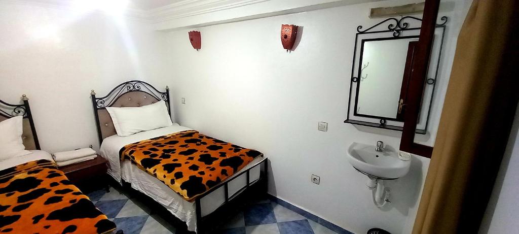 Postel nebo postele na pokoji v ubytování Hotel salem leksor