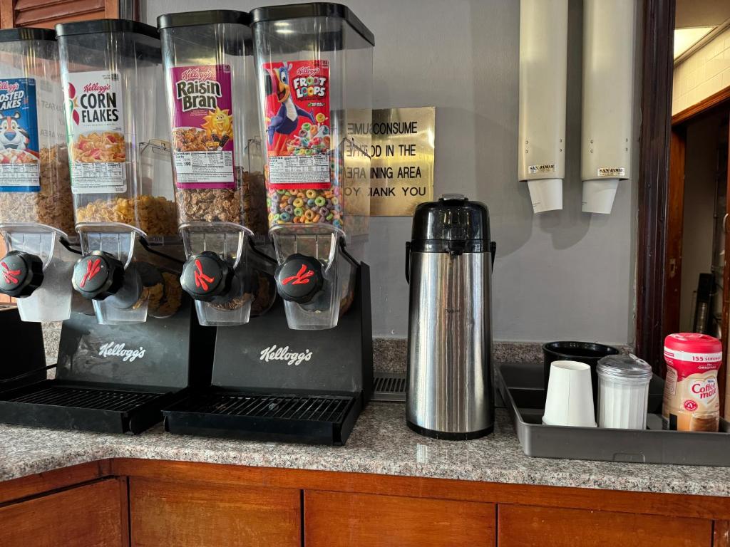 Kaffee-&#47;Teezubehör in der Unterkunft labh inc Motel