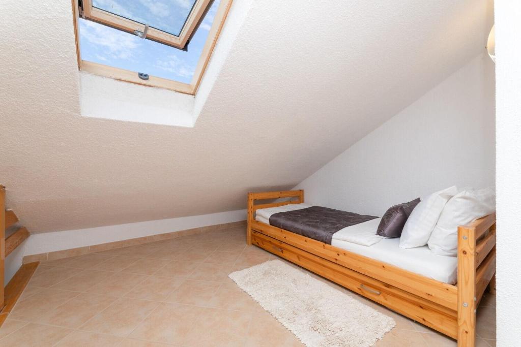 Postel nebo postele na pokoji v ubytování Apartments Suzi