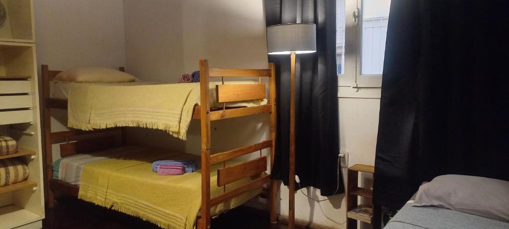 Postel nebo postele na pokoji v ubytování Casa del arbol hostel