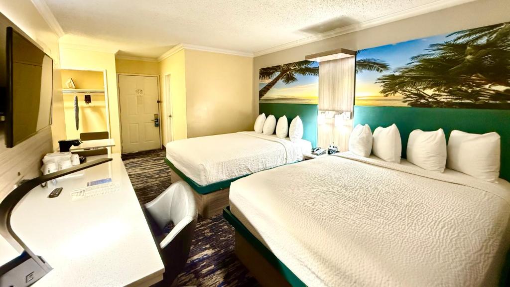 Days Inn by Wyndham Los Angeles LAX Airport Stadium Area - Room With Two Double Beds - Non-Smoking