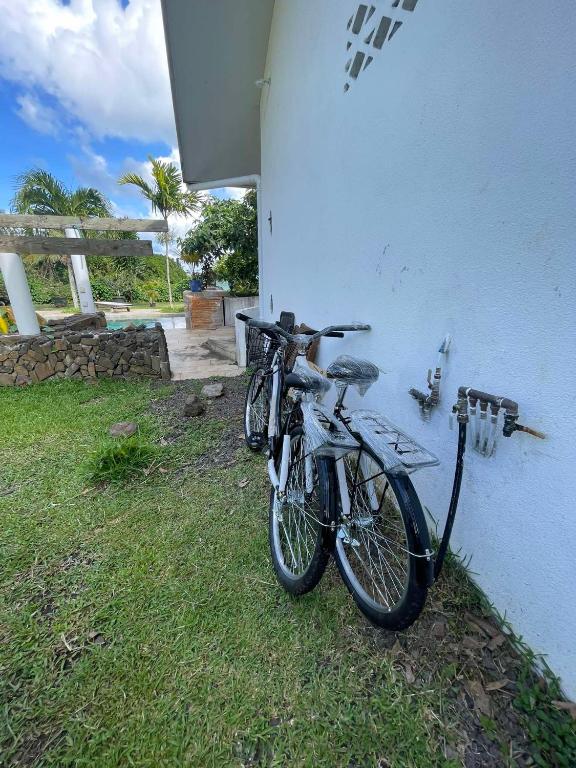 two bikes are parked next to a building at Bora Bora Fare Sophia in Bora Bora