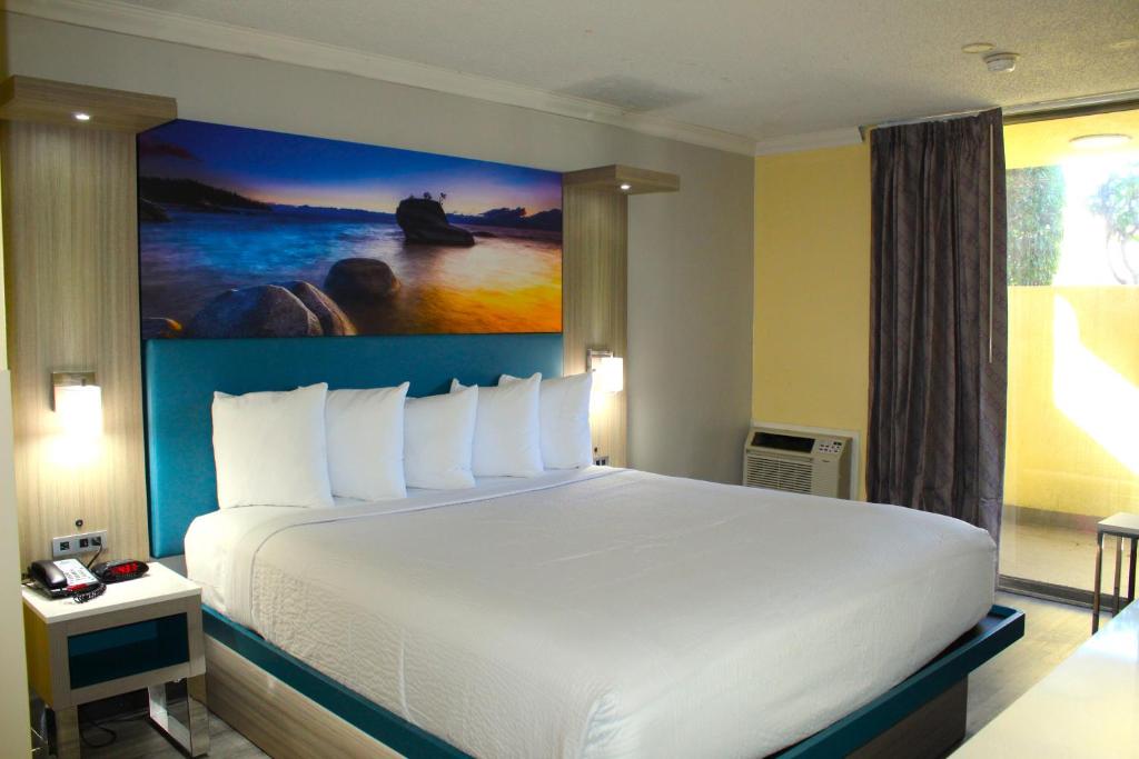 Days Inn by Wyndham Los Angeles LAX Airport Stadium Area photo