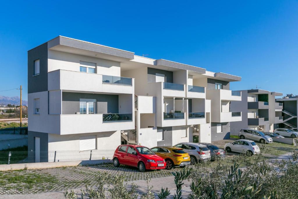 Apartments with parking space Kastel Sucurac, Kastela - 23868