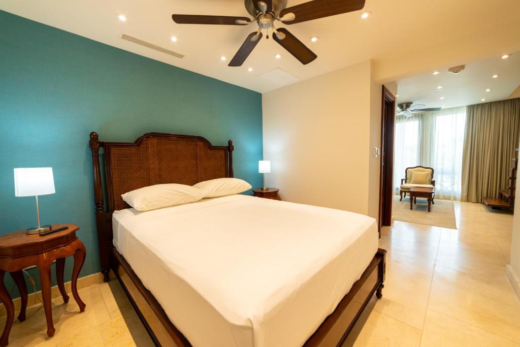 Postel nebo postele na pokoji v ubytování Hotel Plaza Herrera