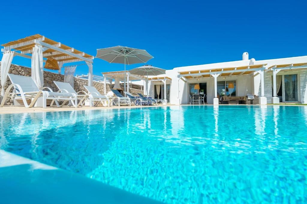 Πισίνα στο ή κοντά στο Villa Philena Ladiko heizbarer Pool