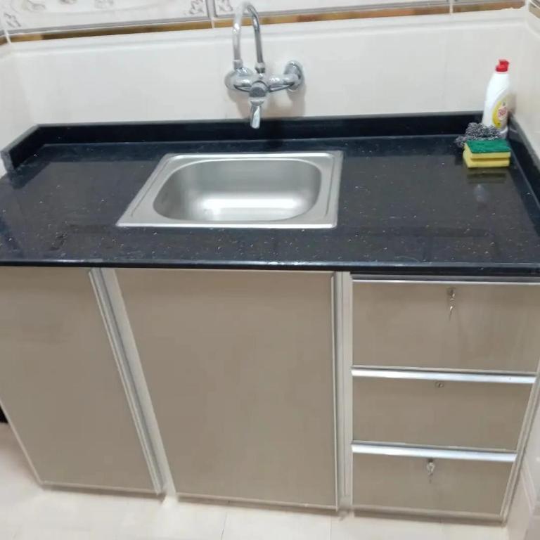 Kuchyň nebo kuchyňský kout v ubytování ANTIKA HOTEL / انتيكا للشقق الفندقيه