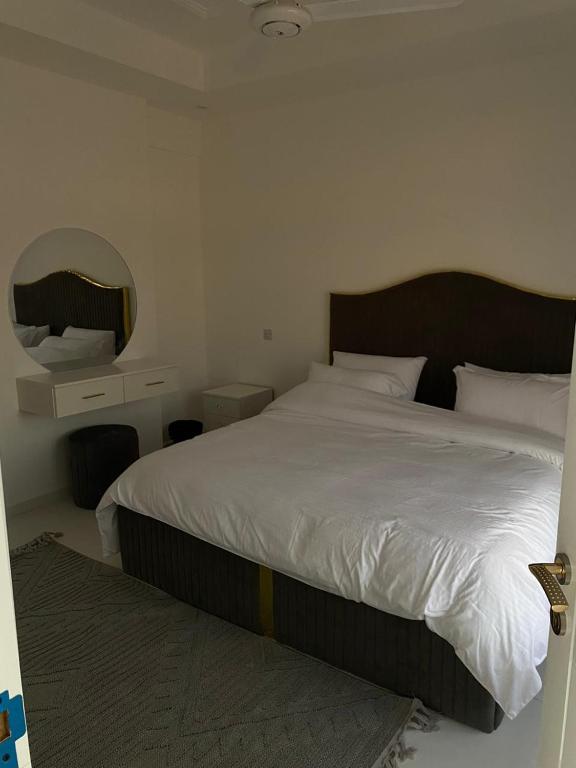 Postel nebo postele na pokoji v ubytování ANTIKA HOTEL / انتيكا للشقق الفندقيه