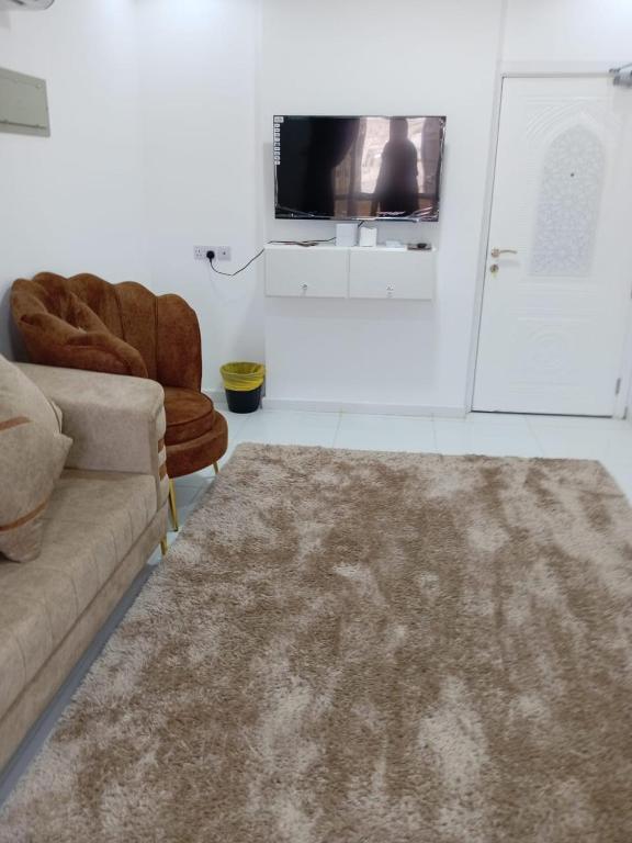 TV a/nebo společenská místnost v ubytování ANTIKA HOTEL / انتيكا للشقق الفندقيه
