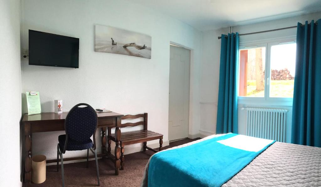 Postel nebo postele na pokoji v ubytování Hôtel Robinson