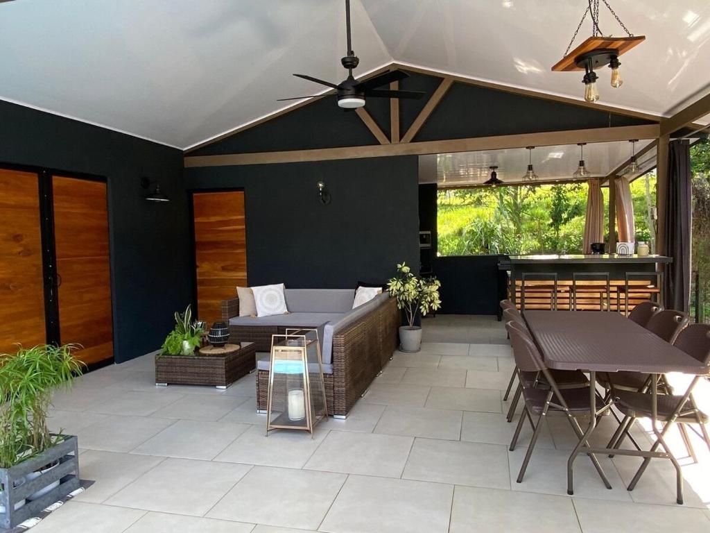 Patio nebo venkovní prostory v ubytování Alojamiento con piscina