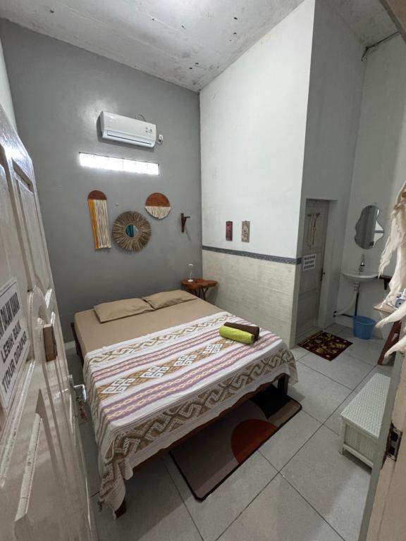 Postel nebo postele na pokoji v ubytování Loyal friend hostel karimunjawa