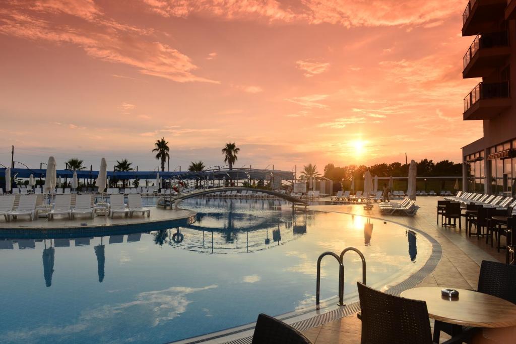 Bazén v ubytování Cenger Beach Resort Spa - All Inclusive nebo v jeho okolí